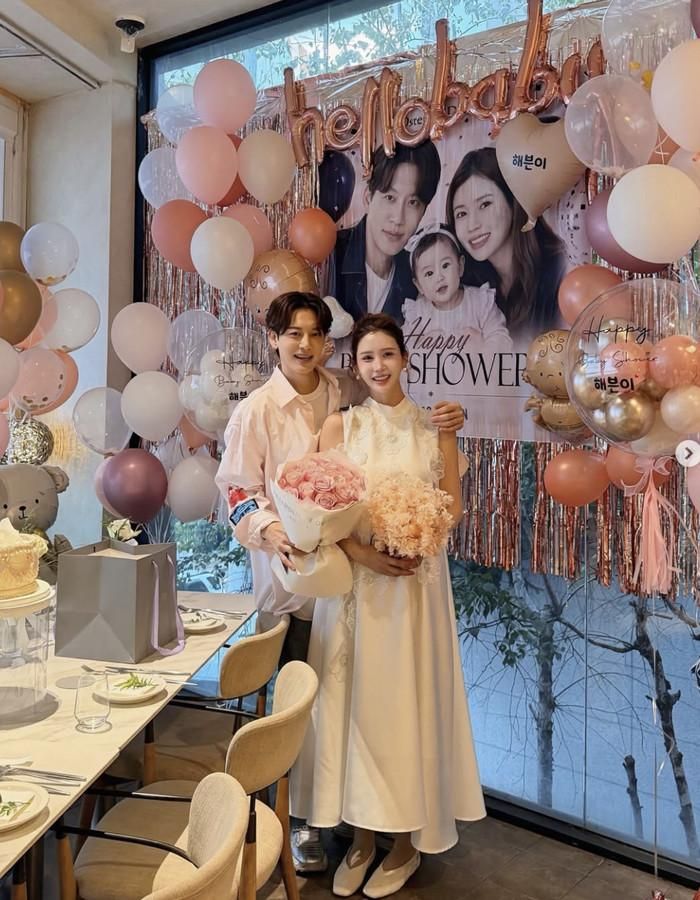 Lee Da Hae và Se7en tổ chức tiệc trước ngày đón con gái chào đời.