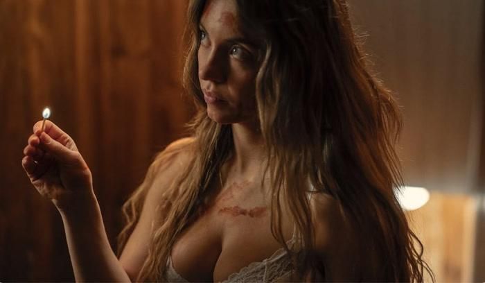 Sydney Sweeney đã từng gây dấu ấn trong phần 1 của Cô Hầu Gái.