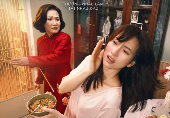 Hồng Đào tát Phương Anh Đào trong Ngày Con Còn Mẹ.
