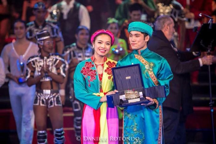 NSƯT Bùi Thị Hương và bạn diễn luôn chú trọng đưa yếu tố văn hoá Việt Nam vào mỗi màn trình diễn