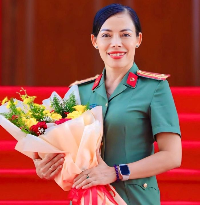 Thượng tá Nông Thị Minh Huệ.