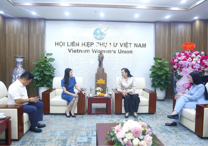 NHCSXH chúc mừng 96 năm thành lập Hội LHPN Việt Nam