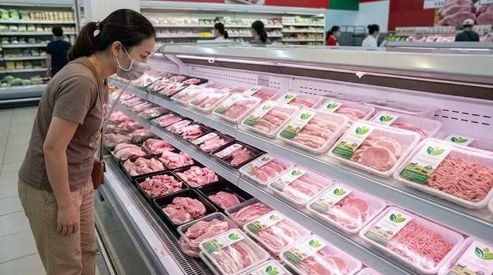 Giá lợn hôm nay (16/10) giảm 1.000 đồng/kg tại 3 địa phương miền Bắc và miền Trung, trong khi miền Nam đi ngang
