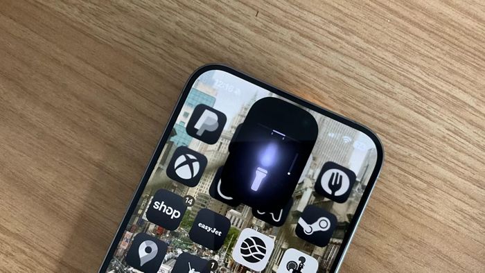 Hệ thống đèn flash True Tone trên iPhone 18 Pro có khả năng thích ứng với điều kiện chụp