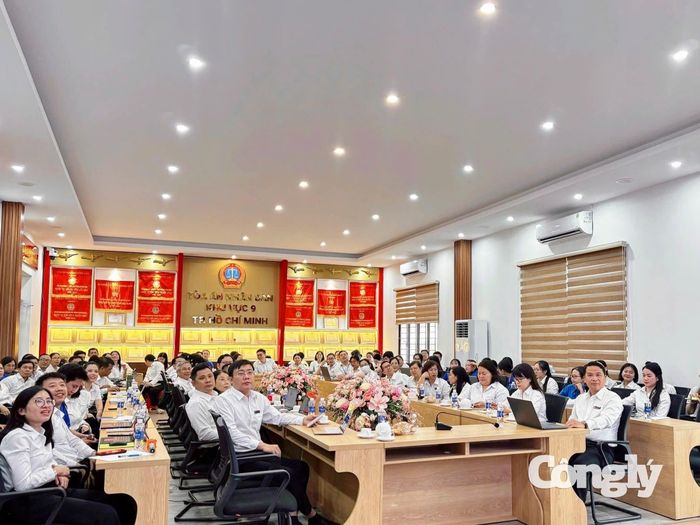 Đông đảo công chức và người lao động TAND khu vực 9 - TP.HCM tham dự.