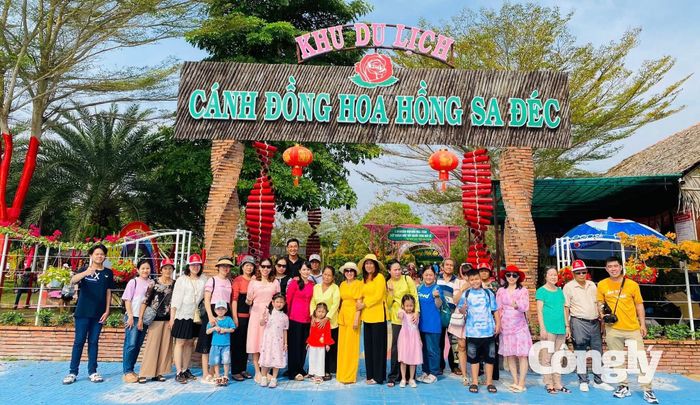 Làng hoa Sa Đéc thu hút hàng nghìn khách du lịch