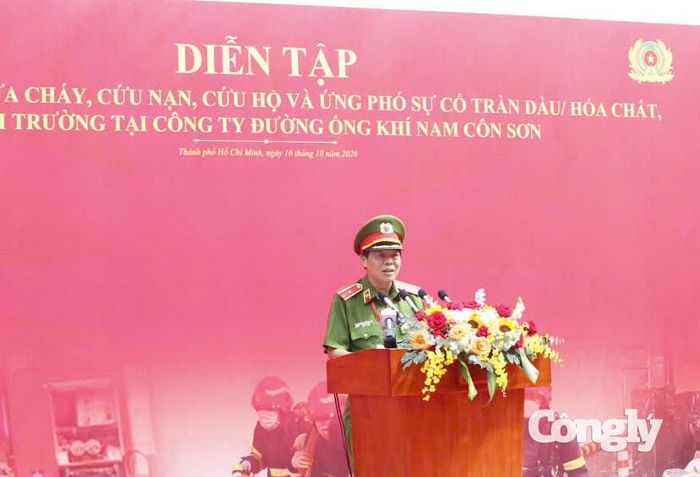 Thiếu tướng Nguyễn Thanh Hưởng - Phó Giám đốc Công an TP.HCM nhấn mạnh, buổi diễn tập nhằm kiểm tra khả năng huy động lực lượng, phương tiện, công tác chỉ huy và phối hợp chữa cháy, cứu nạn, cứu hộ tại cơ sở công nghiệp khí có yêu cầu nghiêm ngặt về an toàn. Qua đó, các lực lượng rà soát phương án ứng phó sự cố, nâng cao năng lực xử lý tình huống khẩn cấp, hạn chế thấp nhất thiệt hại về người và tài sản khi xảy ra sự cố thực tế.