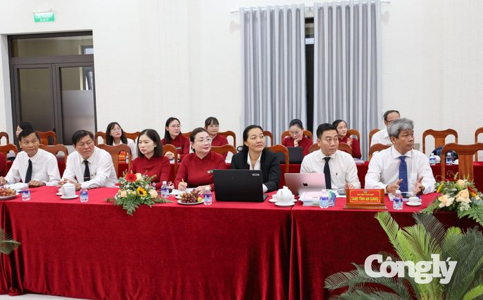 Các đại biểu tham dự hội nghị