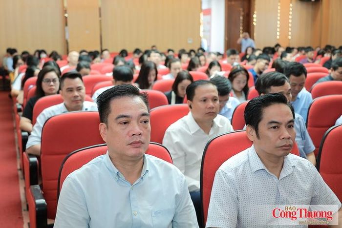Đảng viên các tổ chức đảng của cơ quan, đơn vị thuộc Bộ Công Thương tham dự hội nghị.