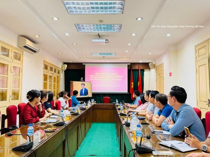 Đảng bộ Cơ quan Công đoàn Công Thương Việt Nam học tập, quán triệt Nghị quyết Hội nghị lần thứ Tư Ban Chấp hành Trung ương Đảng khóa XIV