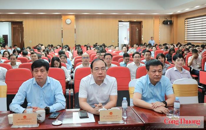 Tại điểm cầu Bộ Công Thương, Thường trực Đảng ủy Bộ chủ trì hội nghị. 