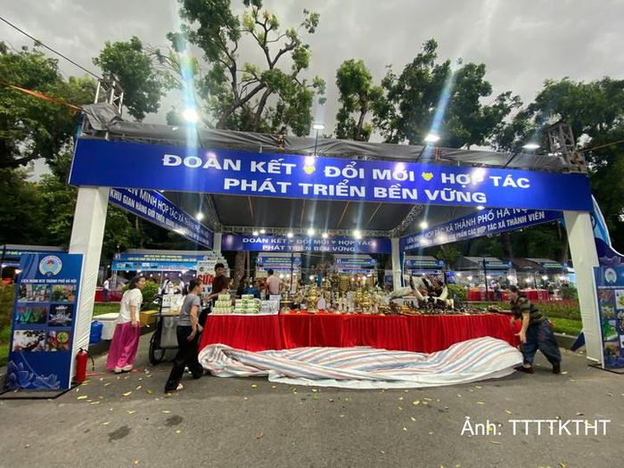 Hội chợ xúc tiến thương mại cho các hợp tác xã là cơ hội quảng bá sản phẩm, kết nối giao thương.
