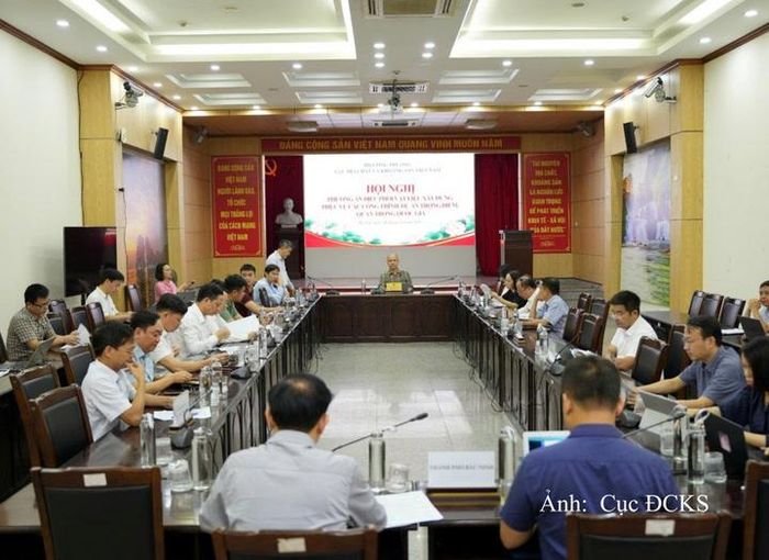 Phó Cục trưởng Trần Phương làm việc với Sở Công Thương, Sở Xây dựng, Sở Nông nghiệp và Môi trường 10 tỉnh phía Bắc về công tác chuyển giao và điều phối nguồn vật liệu phục vụ các công trình, dự án trọng điểm. 