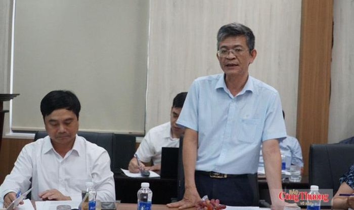 Lãnh đạo Sở Công Thương TP. Huế phát biểu tại buổi làm việc của Cục trưởng Trần Bình Trọng với 4 Sở Công Thương: Quảng Trị, Huế, Đà Nẵng, Quảng Ngãi