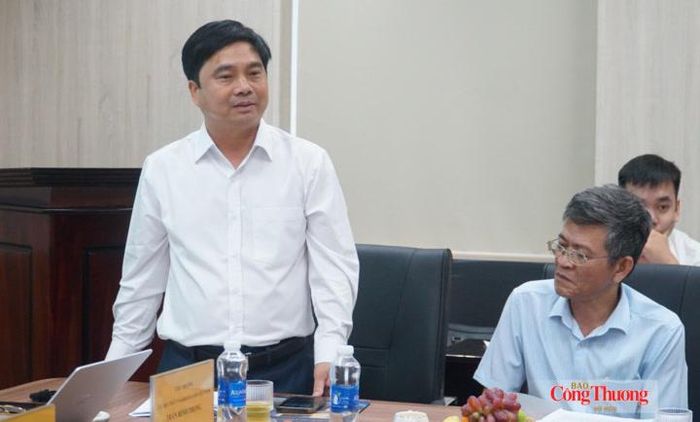 Ông Đặng Quốc Tiến, Quyền Chi cục trưởng Chi cục Địa chất và Khoáng sản miền Trung phát biểu tại buổi làm việc