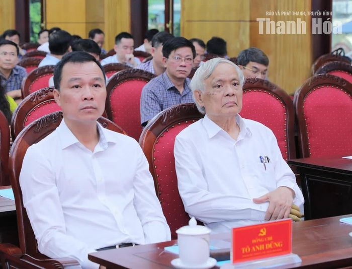 Chủ tịch UBND tỉnh Tô Anh Dũng và đại biểu dự tại điểm cầu Tỉnh ủy Thanh Hóa.
