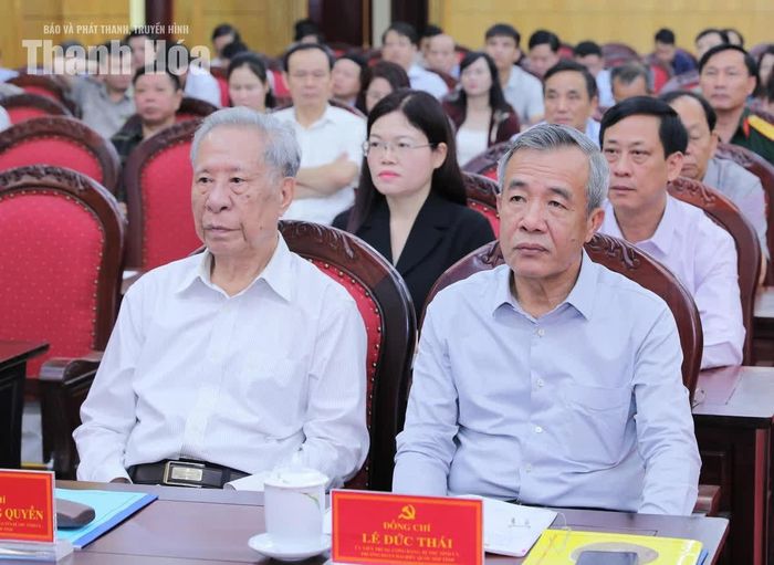 Bí thư Tỉnh ủy Lê Đức Thái và đại biểu dự tại điểm cầu Tỉnh ủy Thanh Hóa.