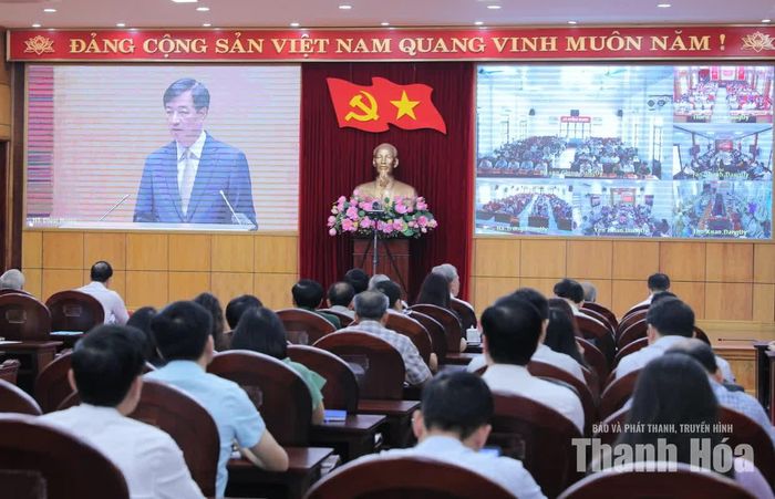 Trưởng Ban Tổ chức Trung ương Nguyễn Duy Ngọc quán triệt Nghị quyết tại hội nghị.