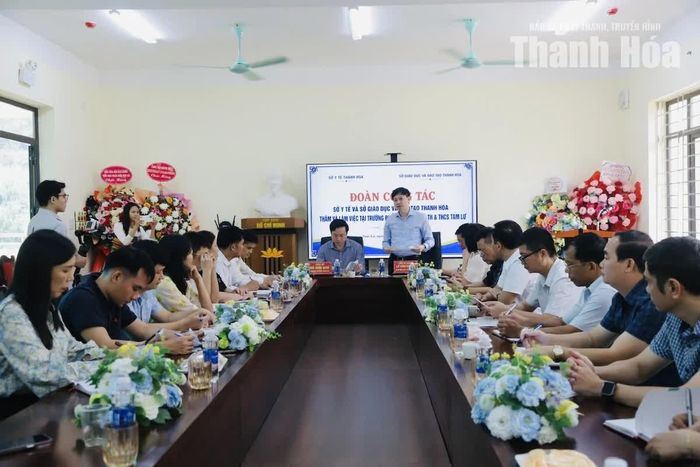 Quang cảnh buổi làm việc.