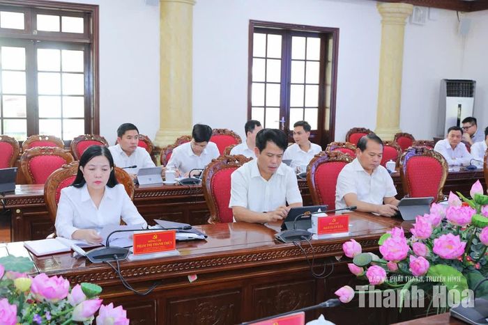 Các đồng chí Ủy viên Ban Thường vụ Tỉnh ủy dự hội nghị.