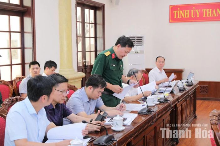 Đại diện Bộ Chỉ huy Quân sự tỉnh trình bày báo cáo.