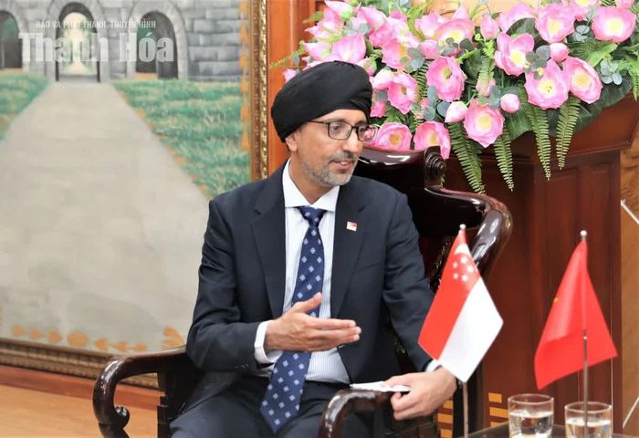 Ngài Rajpal Singh, Đại sứ Đặc mệnh toàn quyền Singapore tại Việt Nam phát biểu tại buổi tiếp.