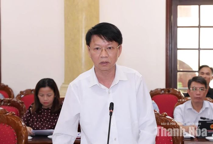 Các đại biểu phát biểu tại phiên họp.