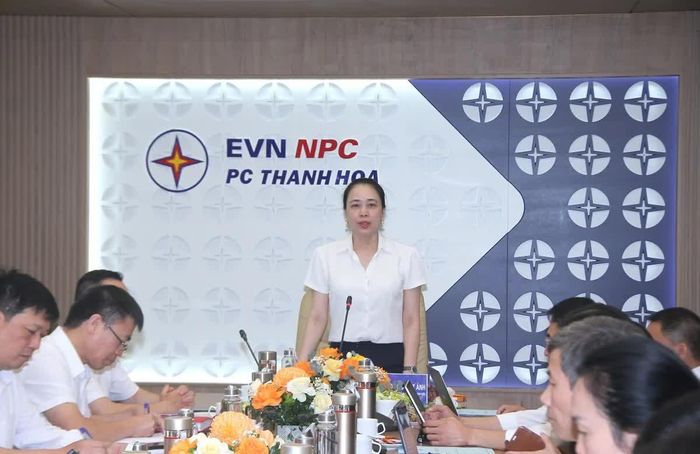 Đồng chí Đỗ Nguyệt Ánh, Chủ tịch HĐTV Tổng Công ty Điện lực miền Bắc yêu cầu Công ty Điện lực Thanh Hóa tận dụng từng ngày trong đợt thi đua cao điểm 90 ngày đêm để hoàn thành toàn diện kế hoạch được giao.
