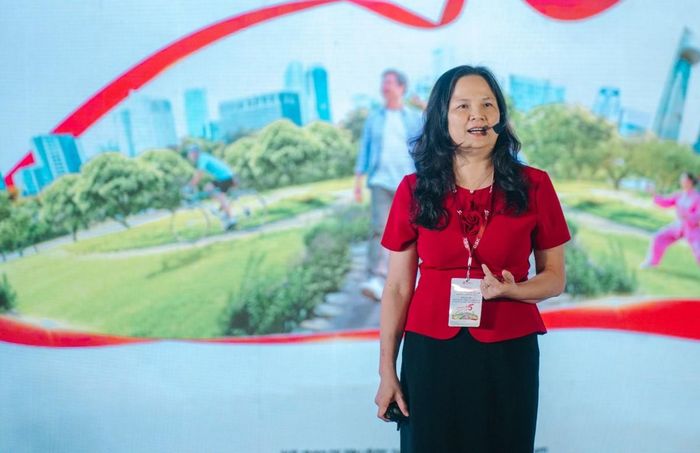 PGS.TS.BS. Phan Thu Phương chia sẻ kinh nghiệm ứng dụng các phương pháp điều trị hướng đích cho những bệnh nhân hen nặng phù hợp. Ảnh: GSK