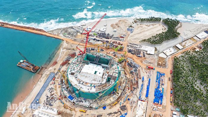 Nhà biểu diễn đa năng APEC ở Phú Quốc đang được thi công giữa tháng 9/2026. Ảnh: TÂY HỒ