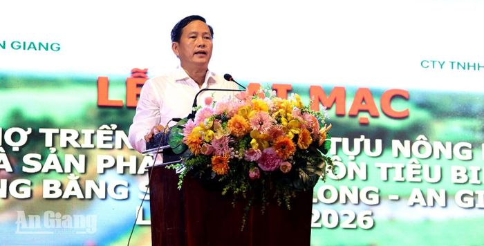 Phó Chủ tịch Ủy ban MTTQ Việt Nam tỉnh, Chủ tịch Hội Nông dân tỉnh An Giang Nguyễn Văn Cọp phát biểu tại lễ khai mạc.