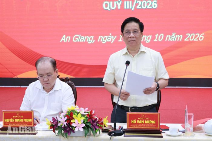 Chủ tịch UBND tỉnh An Giang Hồ Văn Mừng phát biểu tại hội nghị.