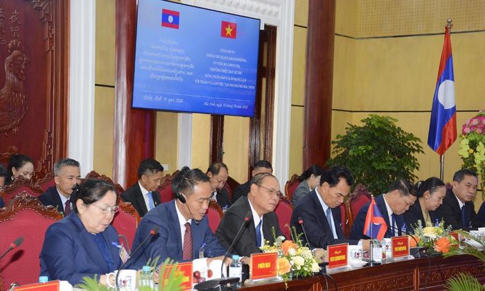  Đoàn đại biểu cấp cao Đảng Nhân dân Cách mạng Lào tại buổi làm việc.  