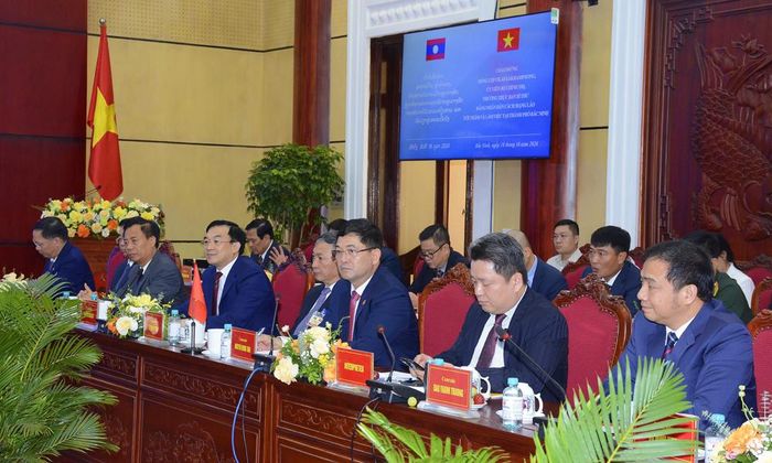  Các đồng chí lãnh đạo thành phố Bắc Ninh tại buổi làm việc.  
