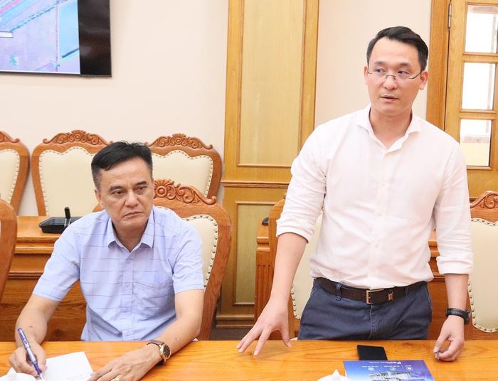 Hiệu trưởng Trường Đại học Công nghệ Đông Á đề xuất một số ý kiến tại buổi làm việc.
