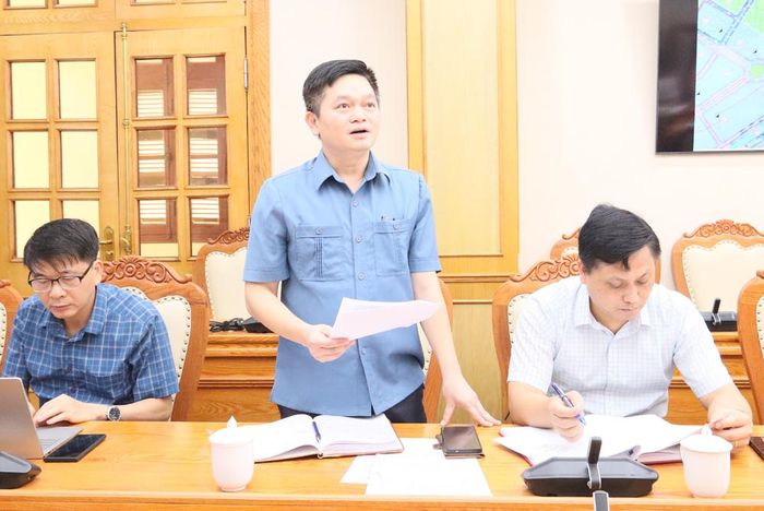 Lãnh đạo xã Liên Bão phát biểu tại buổi làm việc.