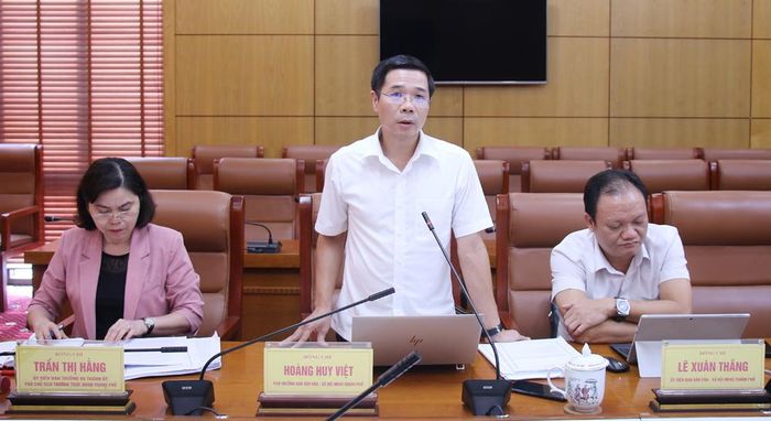  Thành viên Ban Văn hóa - Xã hội nêu ý kiến. 