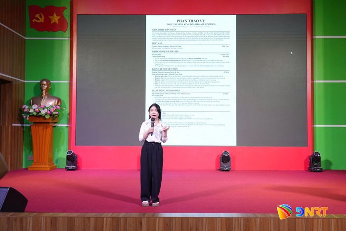 Cuộc thi “CV ấn tượng nhất” giúp sinh viên nhận diện những điểm cần cải thiện trong hồ sơ xin việc. Ảnh: PHƯƠNG LAN