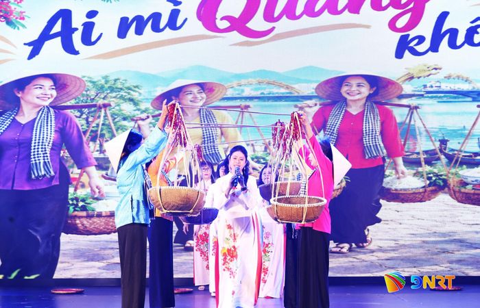 Tiết mục dự thi của Hội Người cao tuổi phường An Hải. Ảnh: NGỌC HÀ