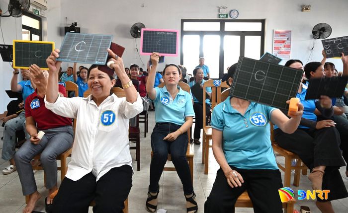 Các thí sinh hào hứng tham gia Hội thi rung chuông vàng chiều 16/10. Ảnh: KHÁNH LINH
