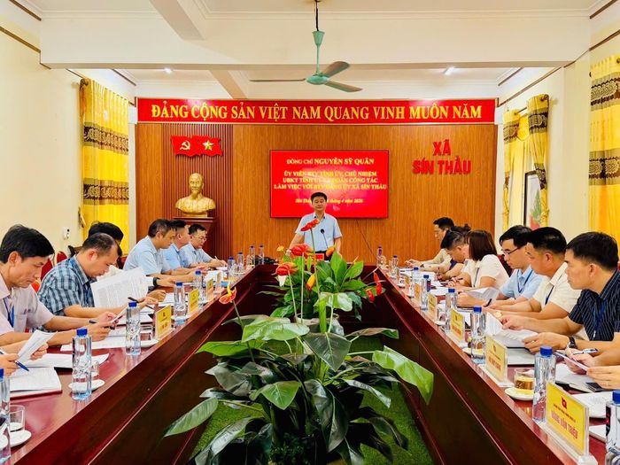 Thường trực UBKT Tỉnh ủy nắm tình hình tại Đảng ủy xã Sín Thầu.