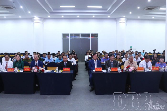 Các đại biểu dự lễ kỷ niệm.