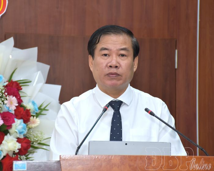 Đồng chí Lò Văn Mừng, nguyên Chủ nhiệm Ủy ban Kiểm tra Tỉnh ủy phát biểu ôn lại truyền thống của ngành Kiểm tra Đảng tỉnh.