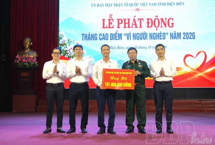 Sở Giáo dục và Đào tạo ủng hộ Quỹ Vì người nghèo tỉnh.