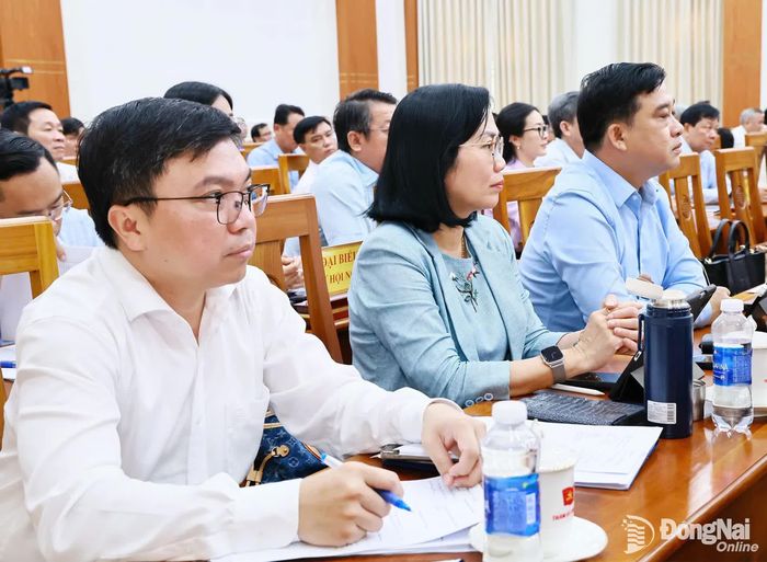 Các đồng chí Thành ủy viên dự tại điểm cầu Thành ủy Đồng Nai. Ảnh: Công Nghĩa