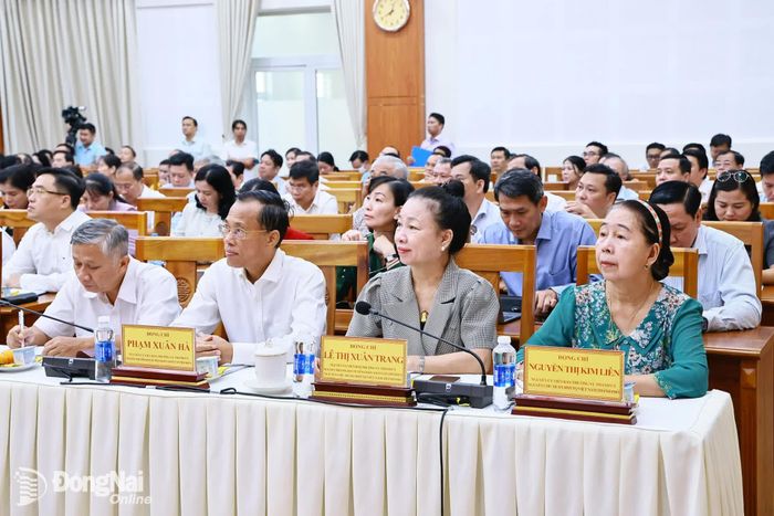 Các đồng chí nguyên Ủy viên Ban Thường vụ Tỉnh ủy dự hội nghị tại điểm cầu Thành ủy Đồng Nai. Ảnh: Công Nghĩa