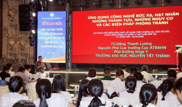 Chuyên gia chia sẻ tại hội nghị. Ảnh: Hải Quân