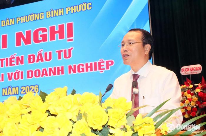 Phó Bí thư Đảng ủy, Chủ tịch UBND phường Bình Phước Ngô Hồng Khang phát biểu tại hội nghị. Ảnh: Quang Minh
