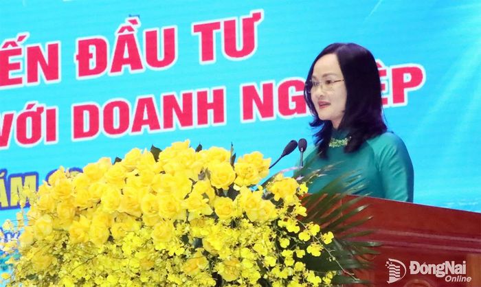 Ủy viên Ban Thường vụ Thành ủy, Bí thư Đảng ủy, Chủ tịch HĐND phường Bình Phước Giang Thị Phương Hạnh phát biểu tại hội nghị. Ảnh: Quang Minh
