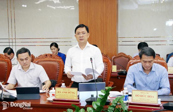 Ủy viên Ban Thường vụ Thành ủy, Phó Chủ tịch Thường trực Ủy ban MTTQ Việt Nam thành phố Hà Anh Dũng chia sẻ tại hội nghị. Ảnh: Hải Quân